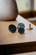 Indlæs billede til gallerivisning Marmor Greb/knage - sort/messing ø32 mm